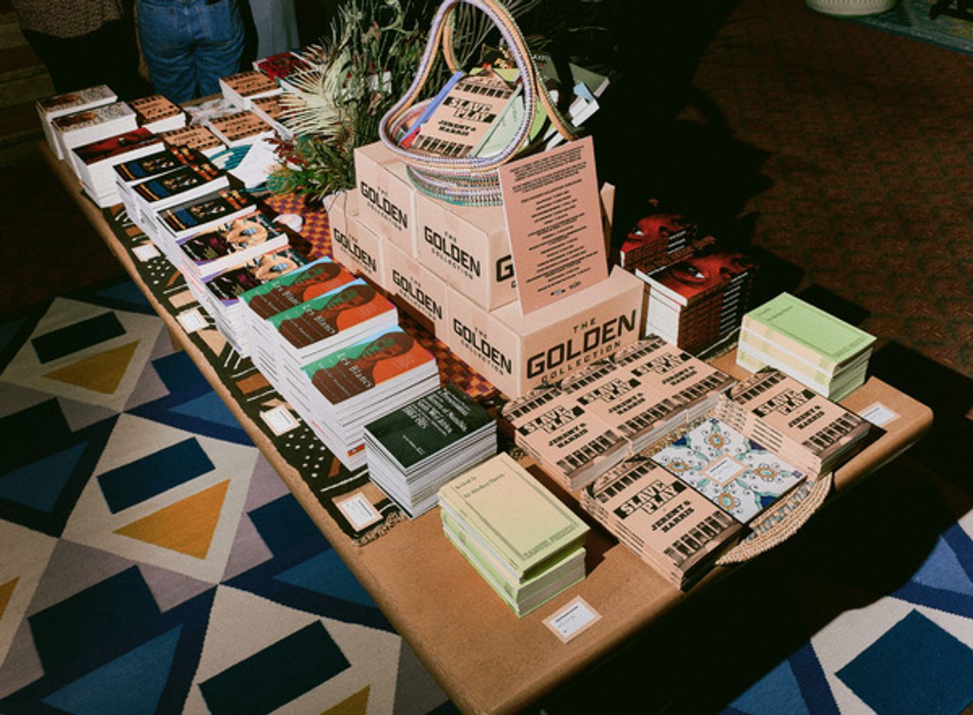 Photos: SLAVE PLAY Unveils 'The Wilson Lounge' for First Preview  Image