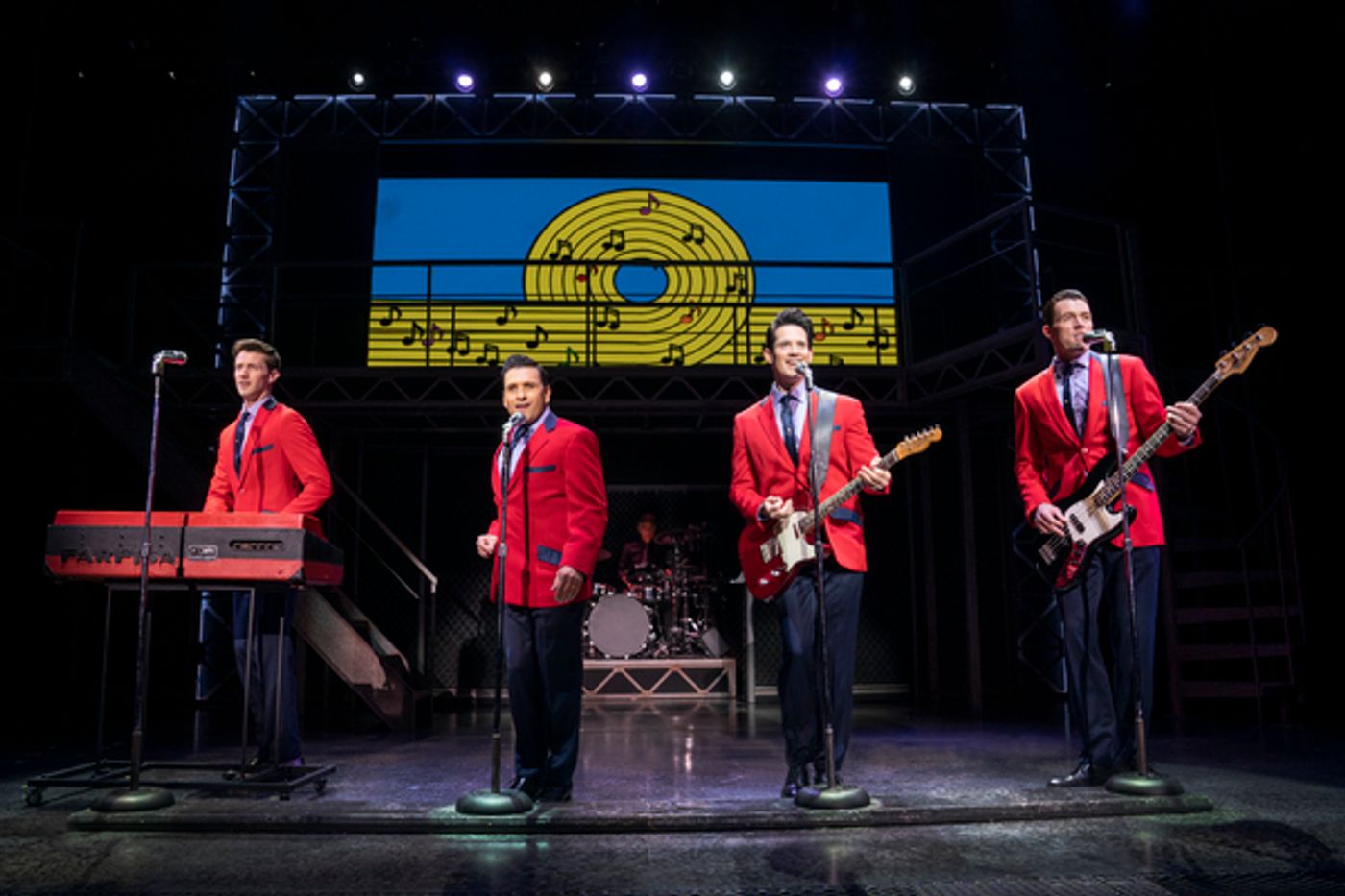 Photos: All New Photos of the Cast of JERSEY BOYS at New World Stages  Image