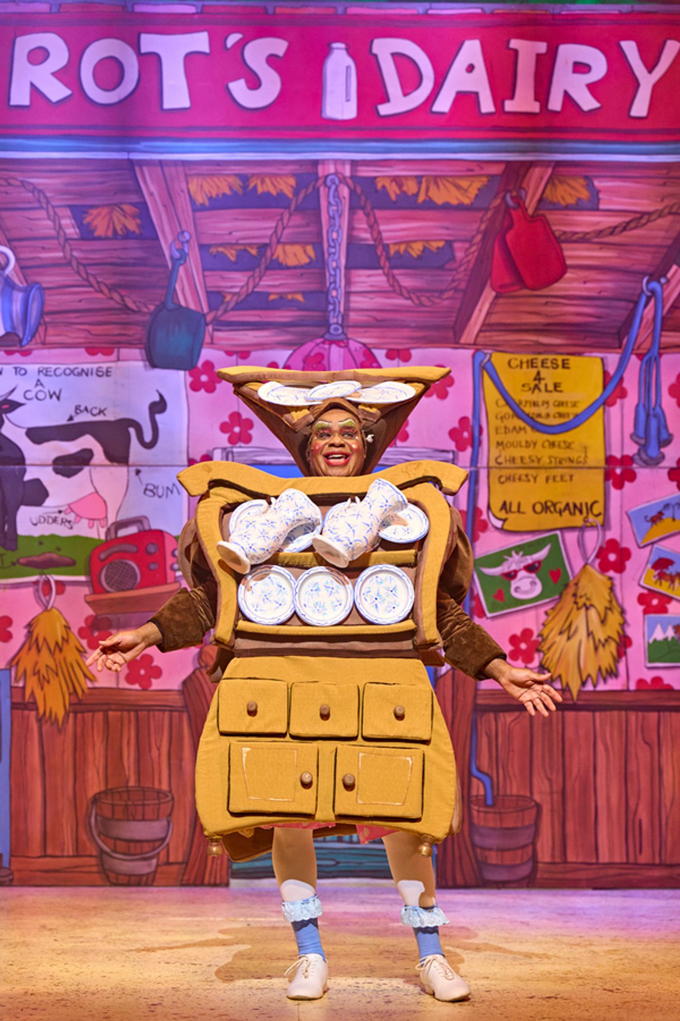 Photos: See Clive Rowe & More in JACK AND THE BEANSTALK at Hackney Empire  Image