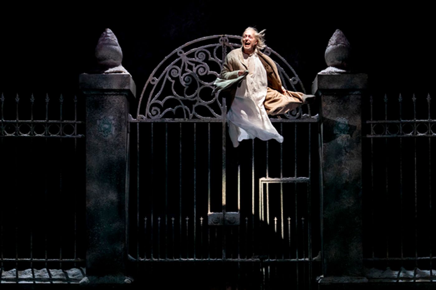 Photos: First Look at A CHRISTMAS CAROL at Goodman Theatre  Image