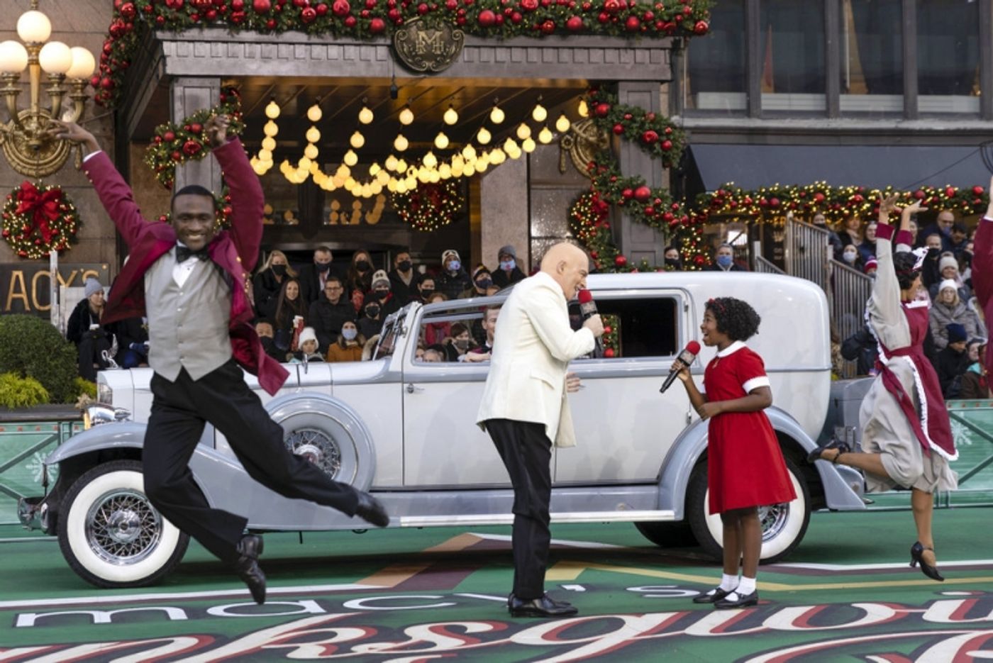 Photos: SIX, WICKED & More Perform at the MACY'S THANKSGIVING DAY PARADE  Image