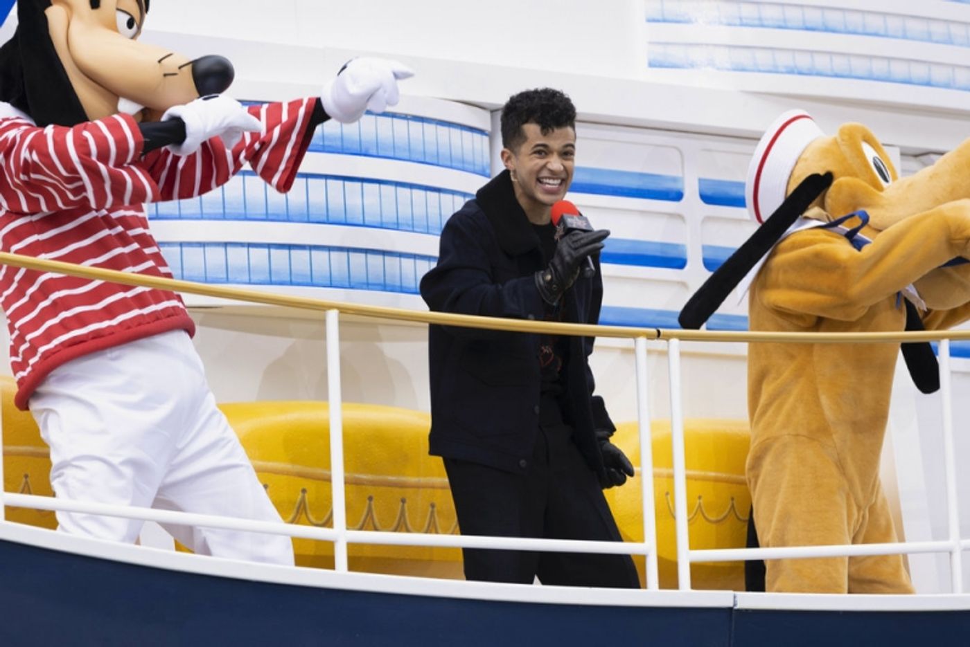 Photos: SIX, WICKED & More Perform at the MACY'S THANKSGIVING DAY PARADE  Image