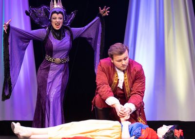 The Cast of SNOW WHITE Photo