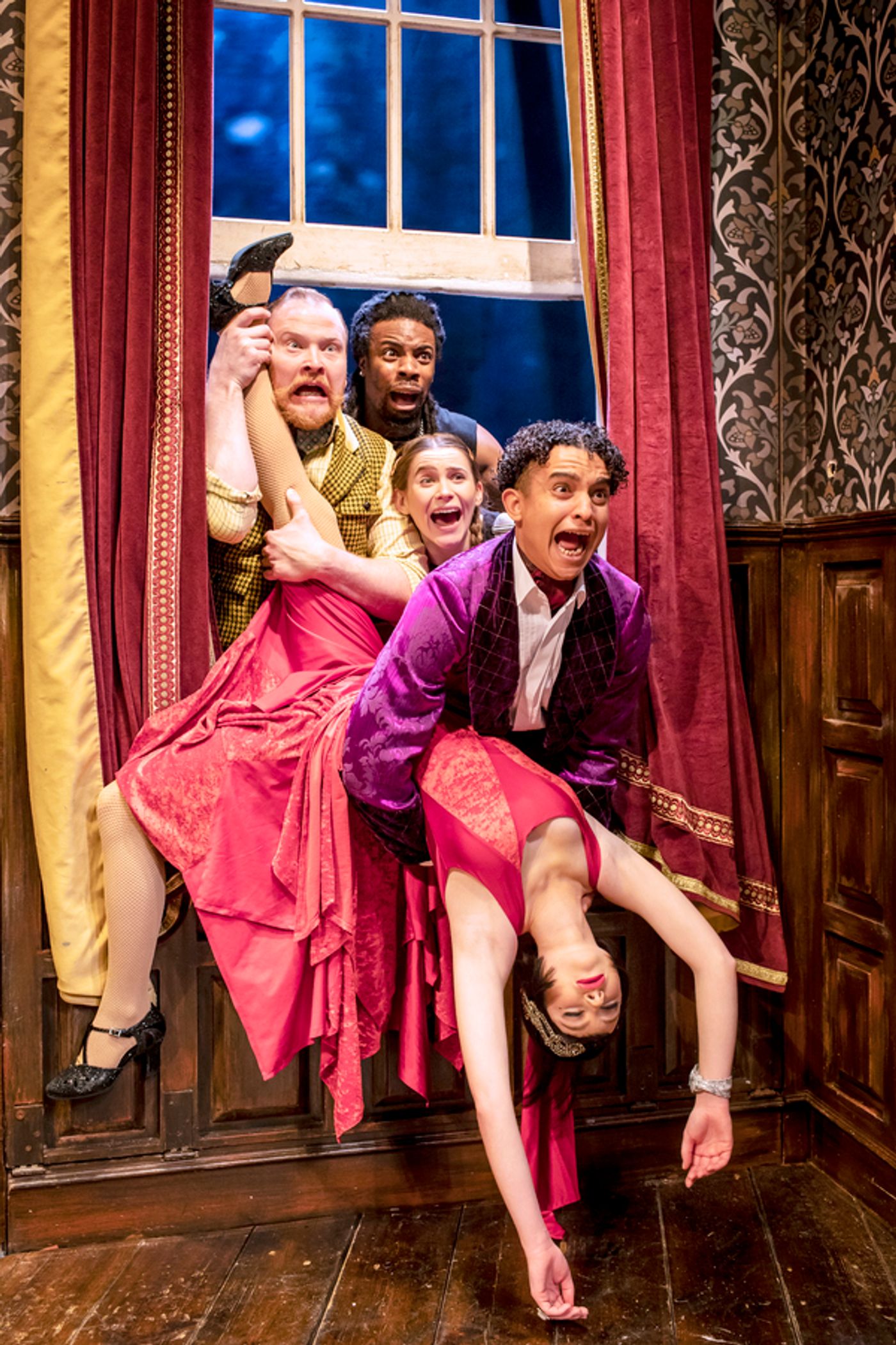 Photos: Check Out New Production Images of THE PLAY THAT GOES WRONG  Image