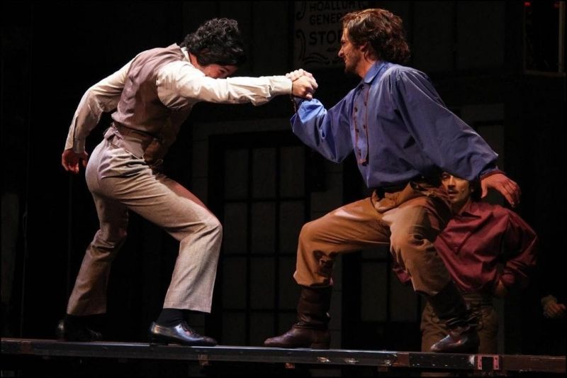 spettacolo con performer Abbracciavento