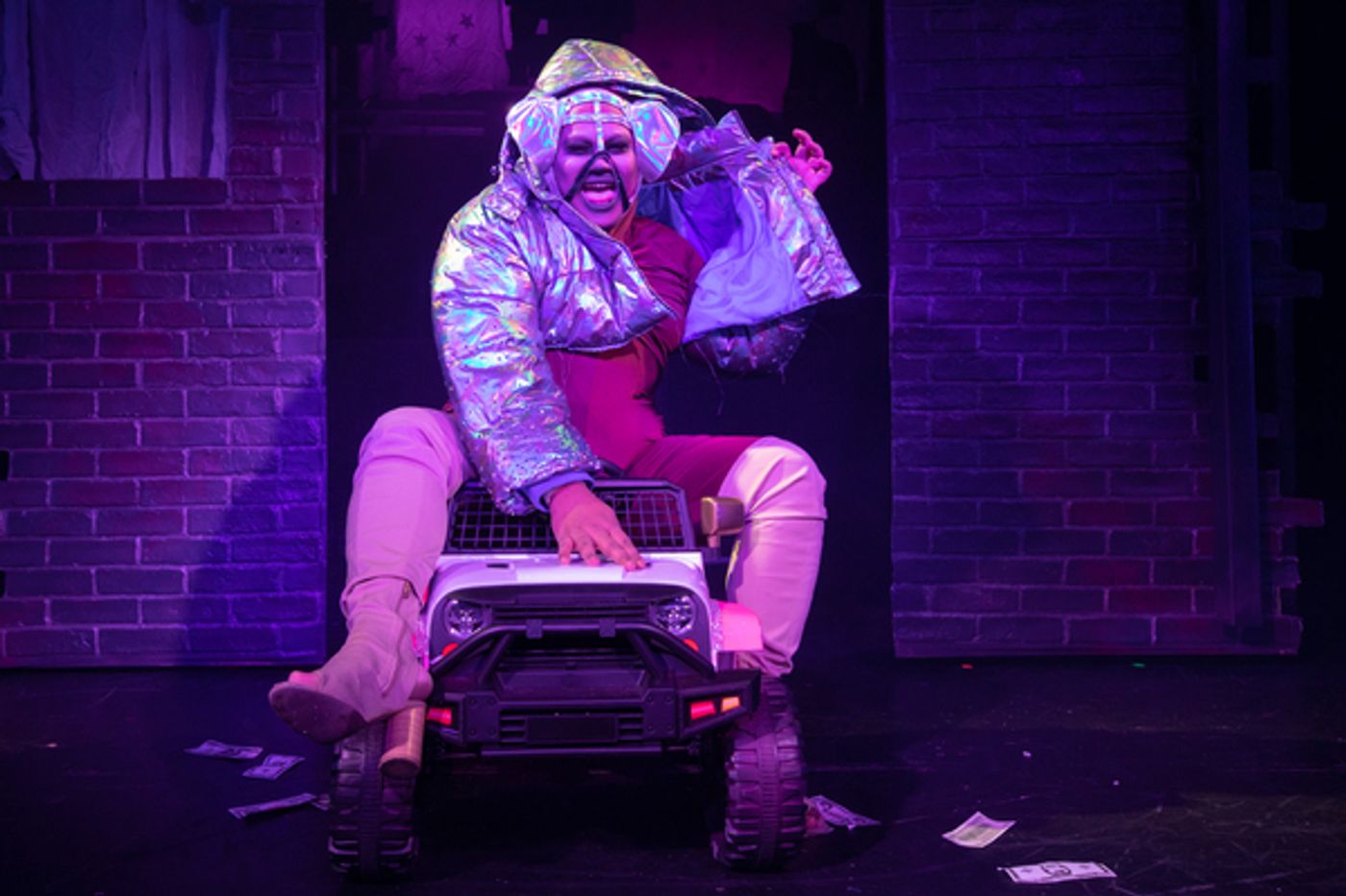 Photos: First Look at DOG SHOW at The Pleasance  Image