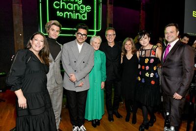 Chase Stokes, Dan Levy, Glenn Close, Zelda Williams, and Zak Williams  Photo