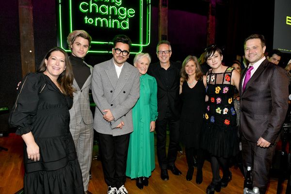 Chase Stokes, Dan Levy, Glenn Close, Zelda Williams, and Zak Williams  Photo