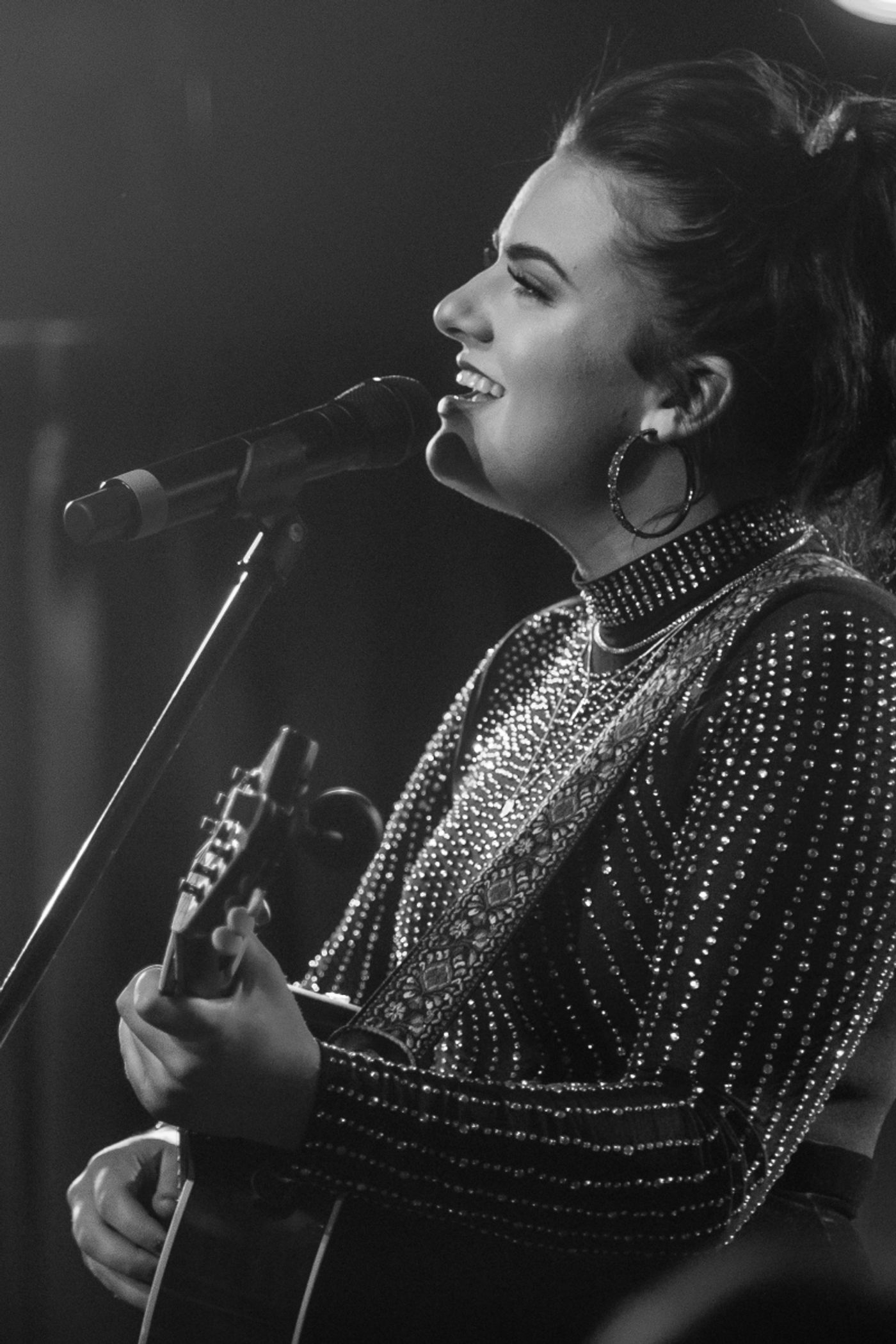 Photo Flash: MADDIE POPPE Acoustic Christmas Tour at The Green Room 42 Documented by Thomas Salus  Image