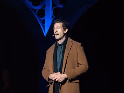 Aaron Lazar Photo