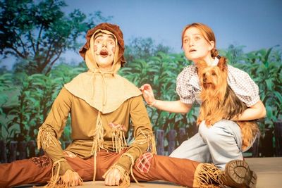 Scarecrow (David Breyman) & Dorothy (Jolee Zamira) Photo