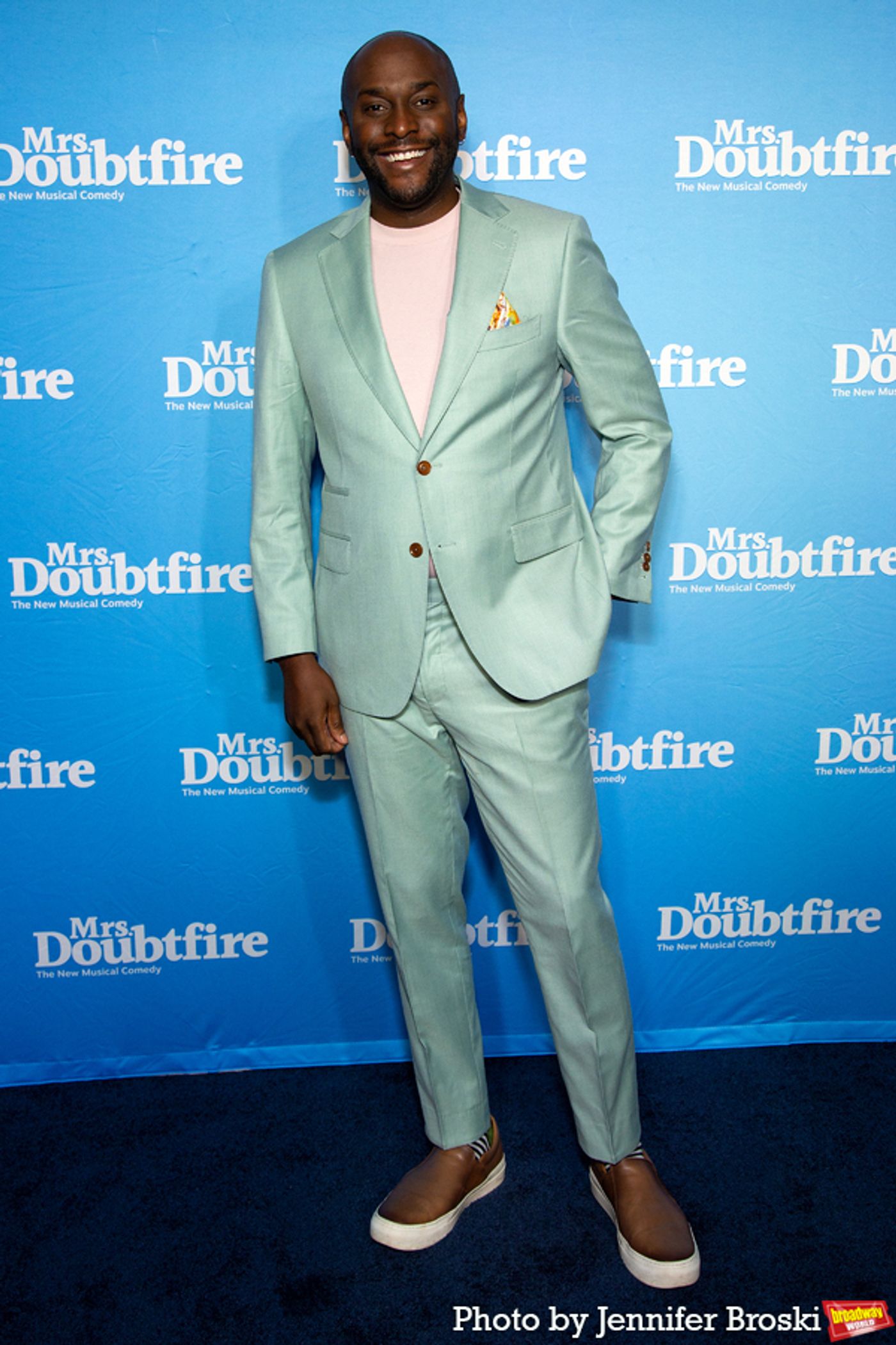 Photos: On the Opening Night Red Carpet for MRS. DOUBTFIRE  Image