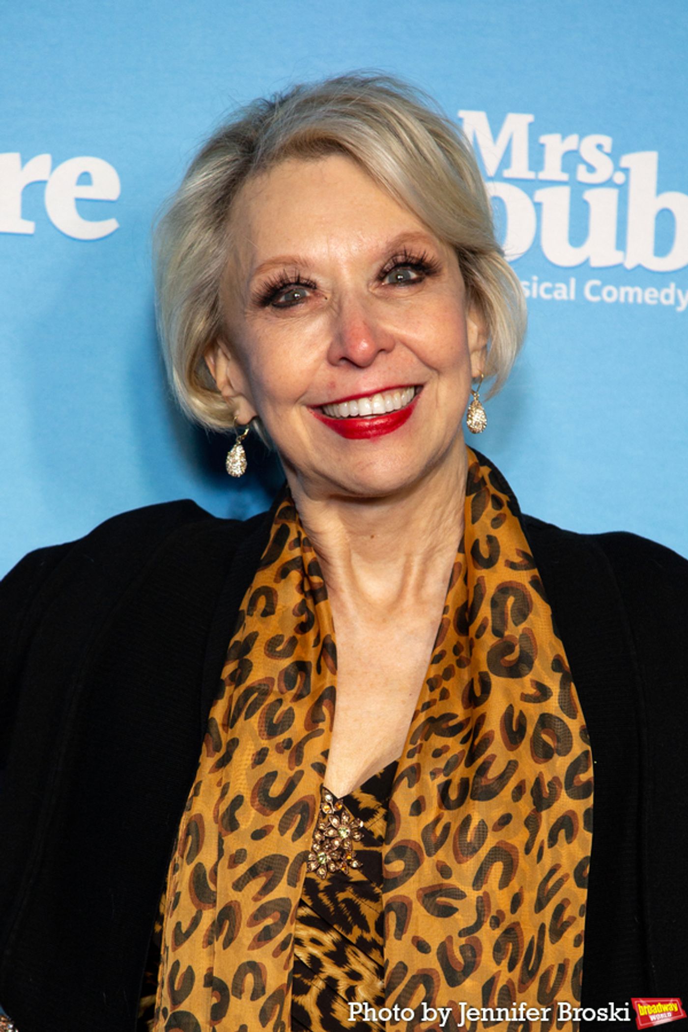 Photos: On the Opening Night Red Carpet for MRS. DOUBTFIRE  Image