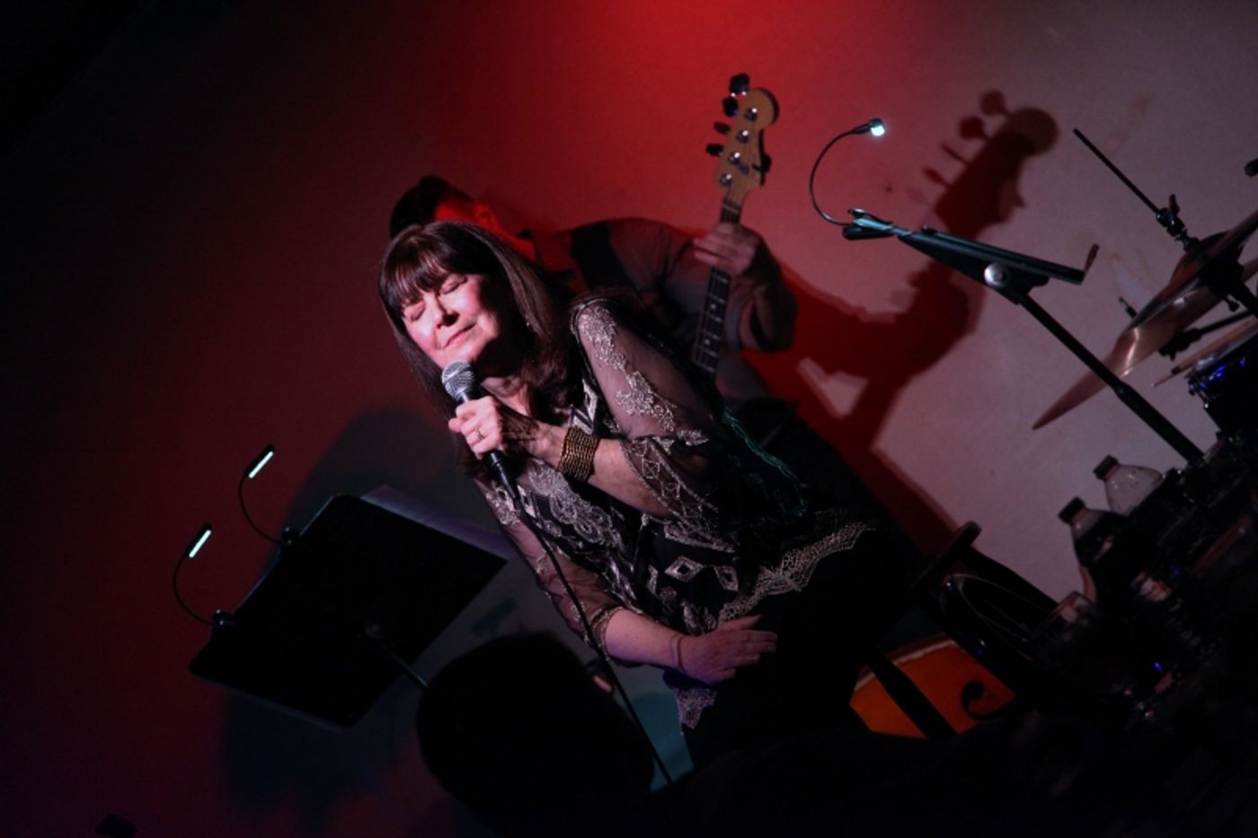 Review: Deborah Zecher Takes Don't Tell Mama Crowd to Schul with JEWISH CAROLING  Image