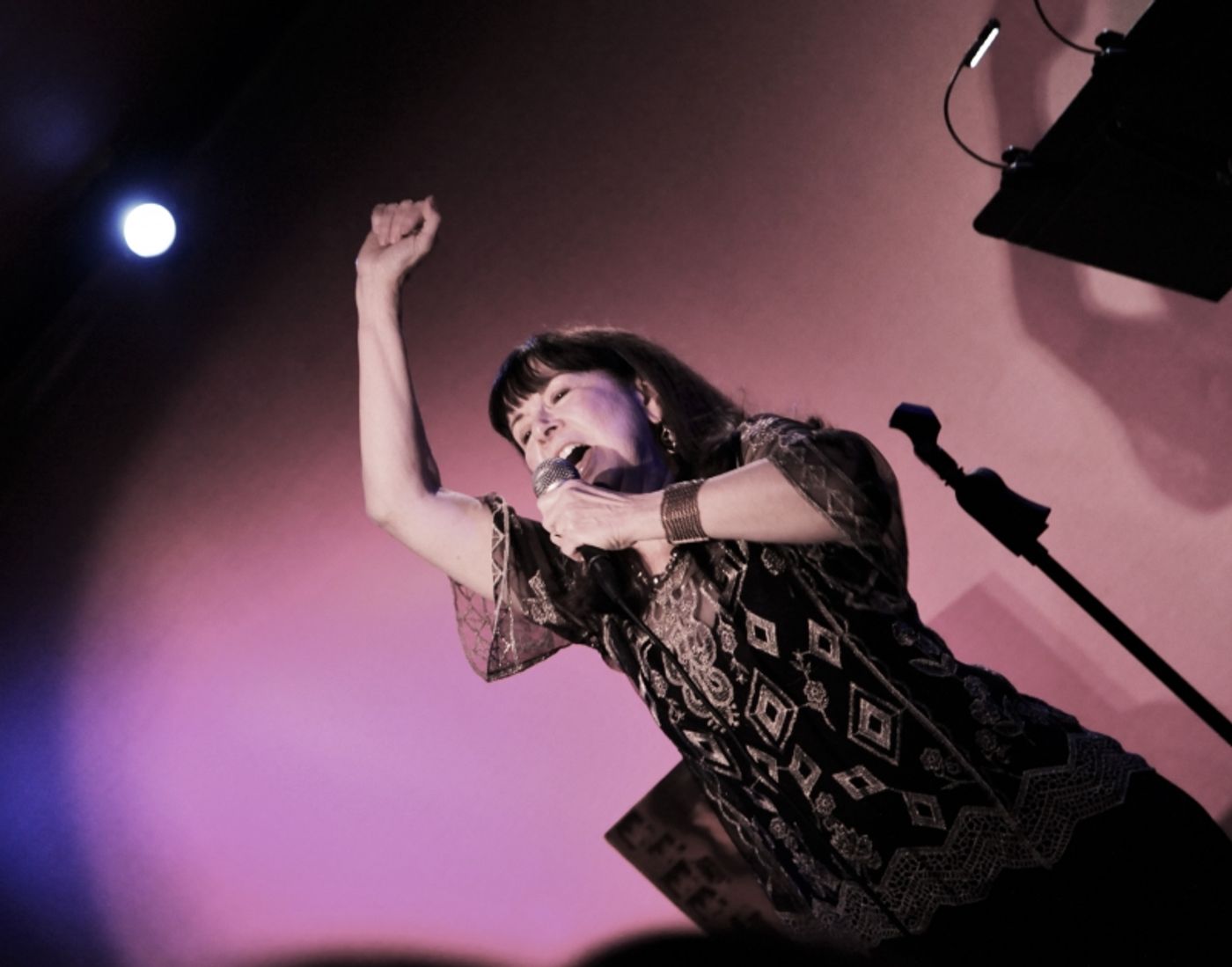 Review: Deborah Zecher Takes Don't Tell Mama Crowd to Schul with JEWISH CAROLING  Image