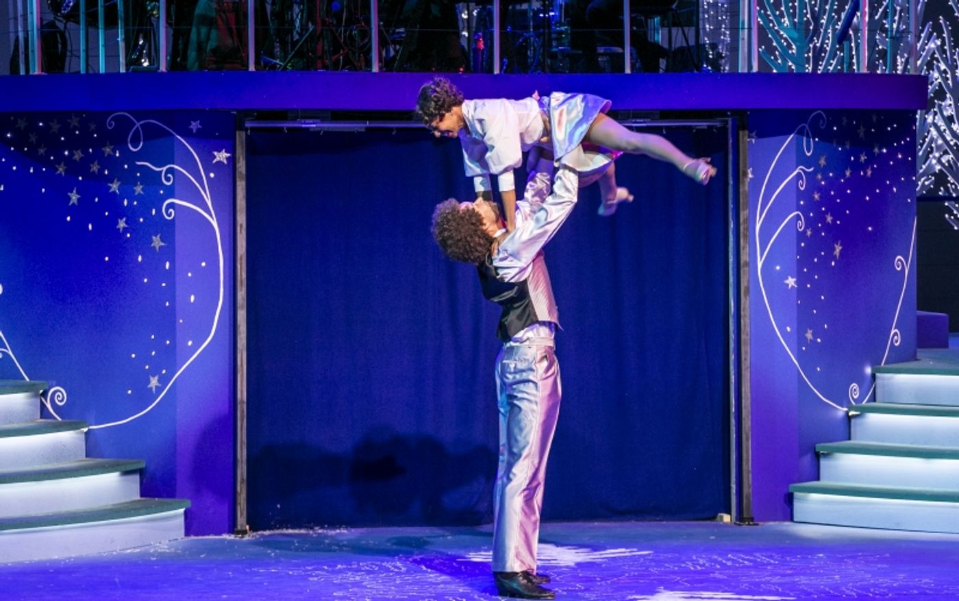 Review: RED MOUNTAIN THEATRE'S HOLIDAY SPECTACULAR Gets You into the Spirit Through the Eyes of a Child  Image