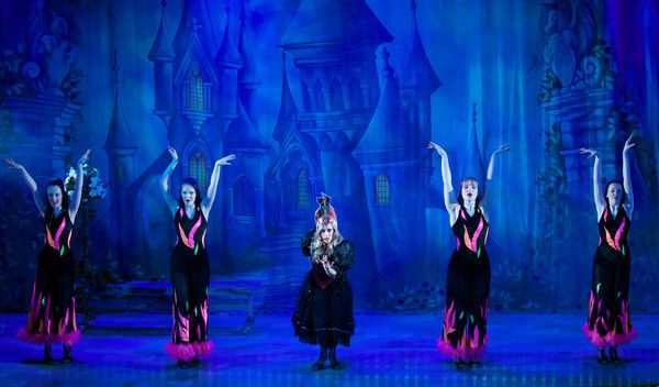 Aenea Goult, Katie Larbey, Louise Young, Megan Dabbs and Madeleine Doody Photo