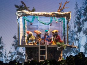The Jug-Band (Puppeteers: Jason Jacoby, Matt Furtado, Anney Ozar, James Silson) @ BroadwayWorld The Jug-Band (Puppeteers: Jason Jacoby, Matt Furtado, Anney Ozar, James Silson) Photo