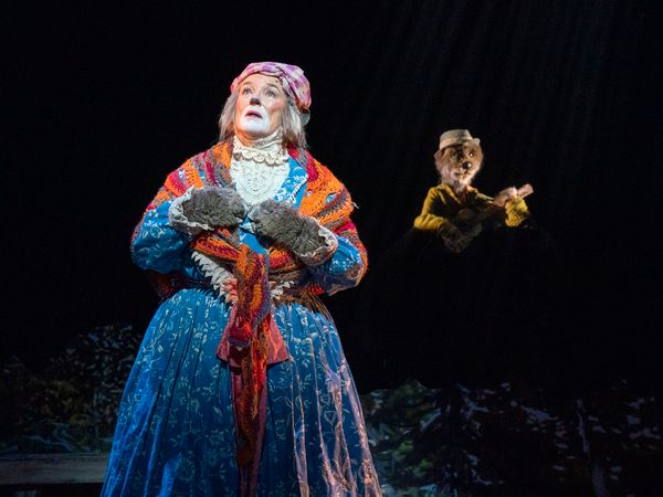Cass Morgan, and Pa Otter (Puppeteers: Anney Ozar and James Silson) Photo