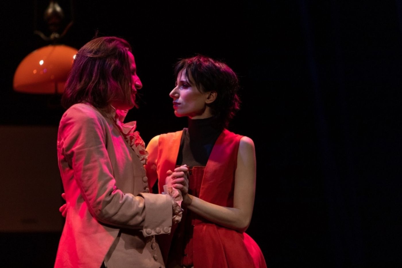 due attori dello spettacolo gl'innamorati 