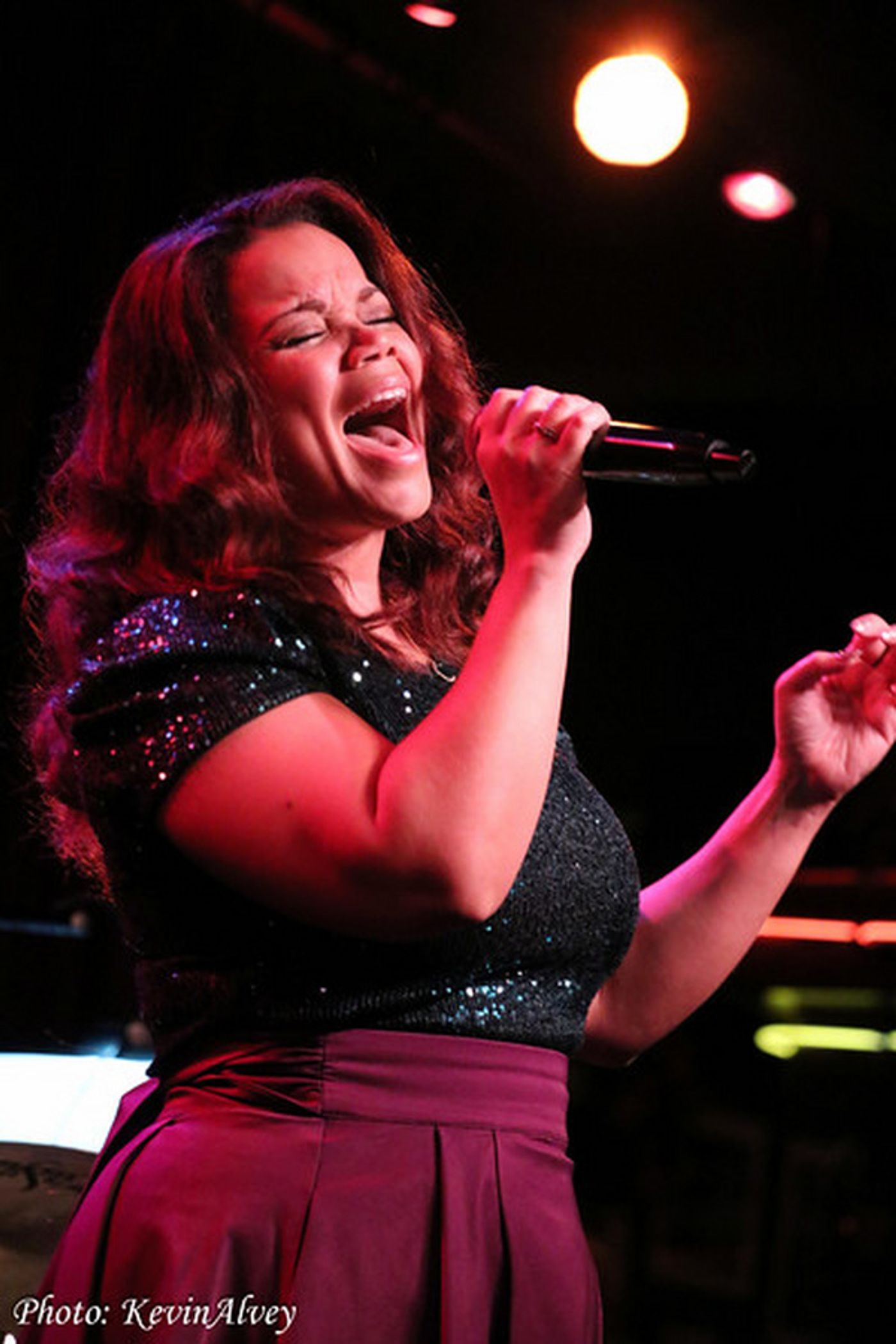 Photos: Kimberley Locke Celebrates The Holidays At Birdland  Image