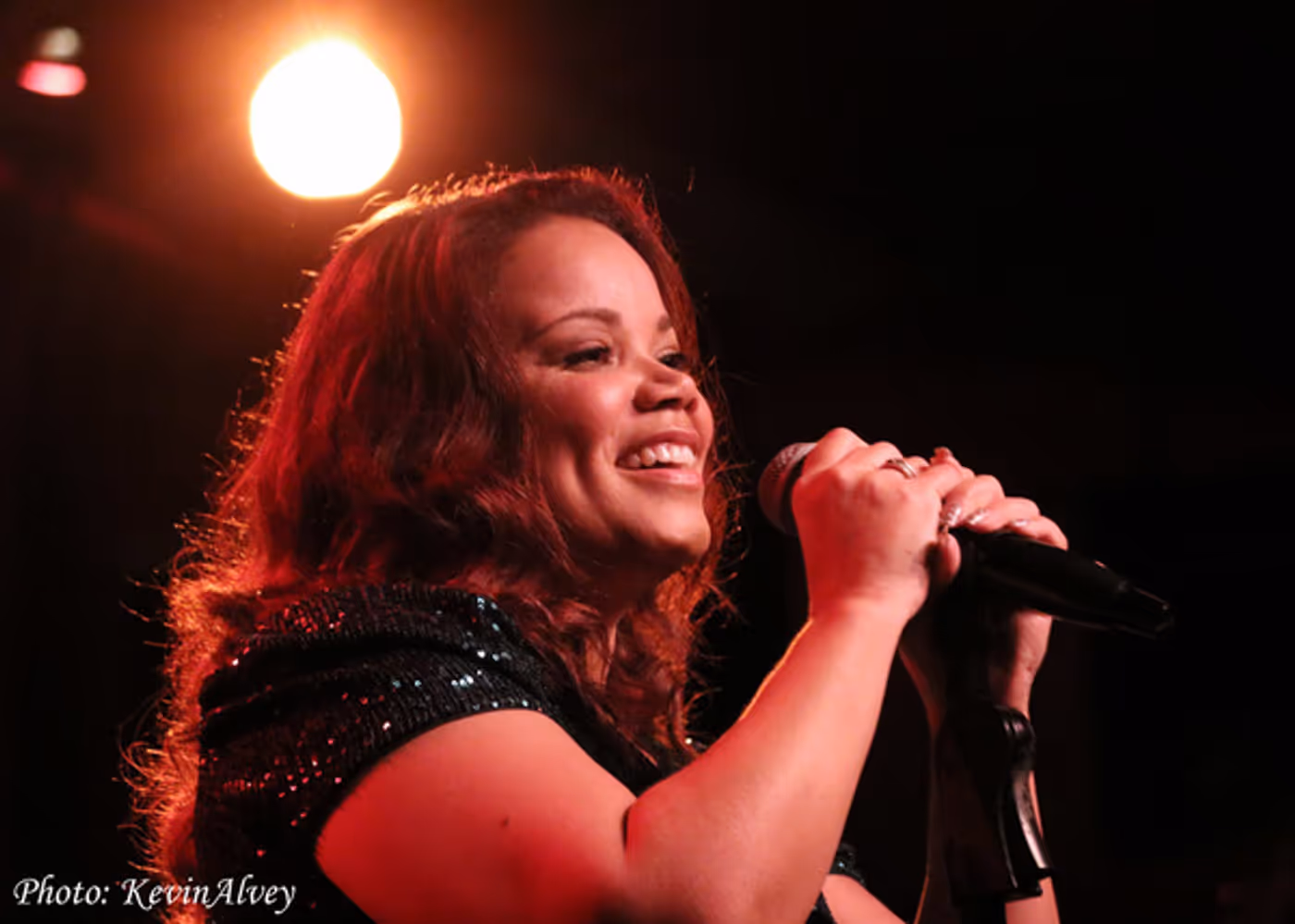 Photos: Kimberley Locke Celebrates The Holidays At Birdland  Image