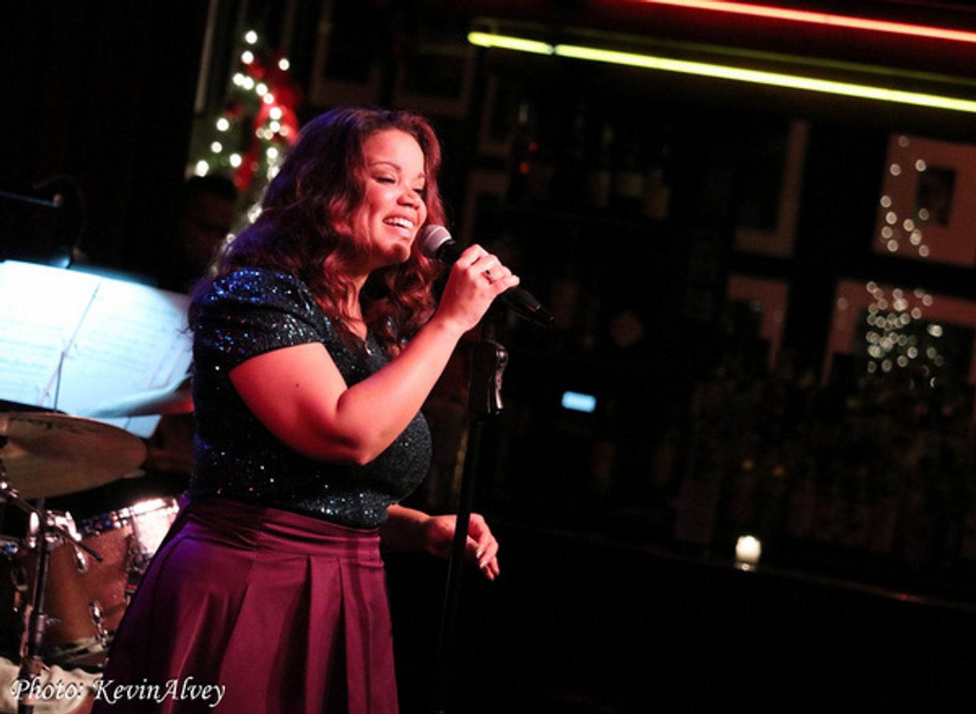 Photos: Kimberley Locke Celebrates The Holidays At Birdland  Image