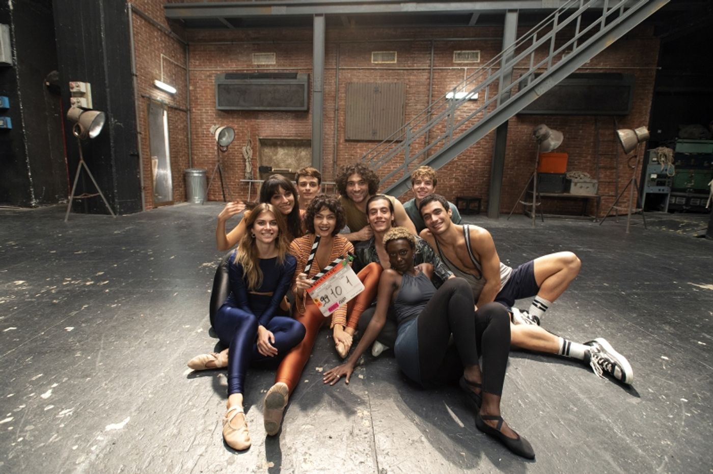 i nove attore di backstage dietro le quinte