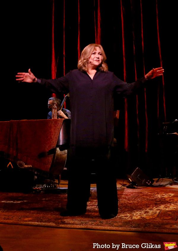 Photos: Kathleen Turner Brings FINDING MY VOICE to Town Hall — photo 3 of 5