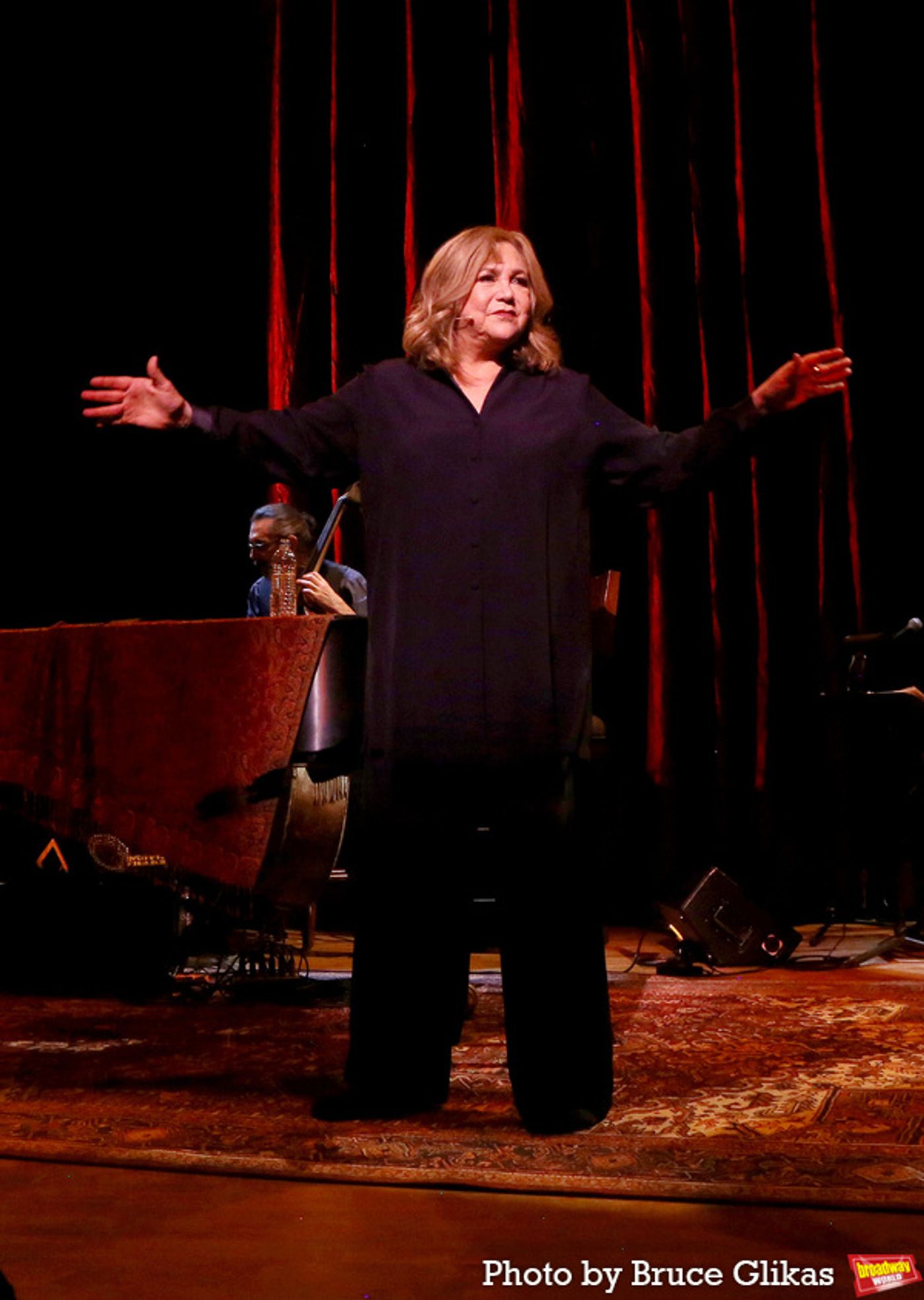 Photos: Kathleen Turner Brings FINDING MY VOICE to Town Hall  Image