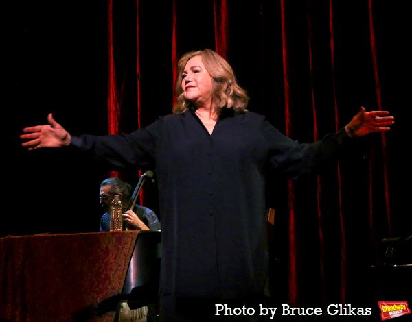 Photos: Kathleen Turner Brings FINDING MY VOICE to Town Hall — photo 4 of 5