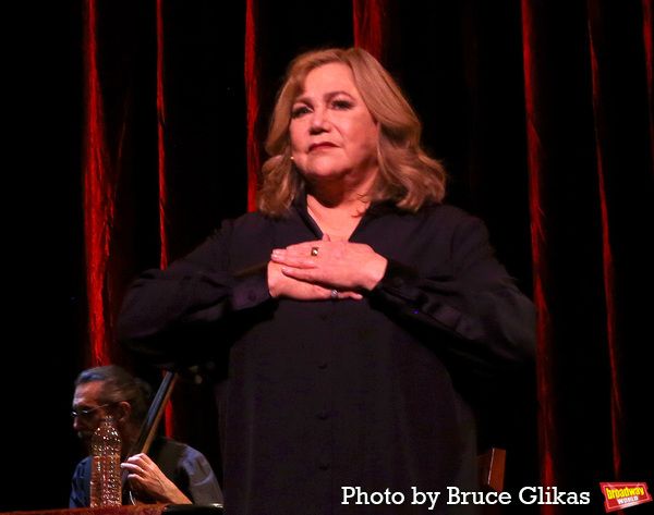 Photos: Kathleen Turner Brings FINDING MY VOICE to Town Hall — photo 5 of 5