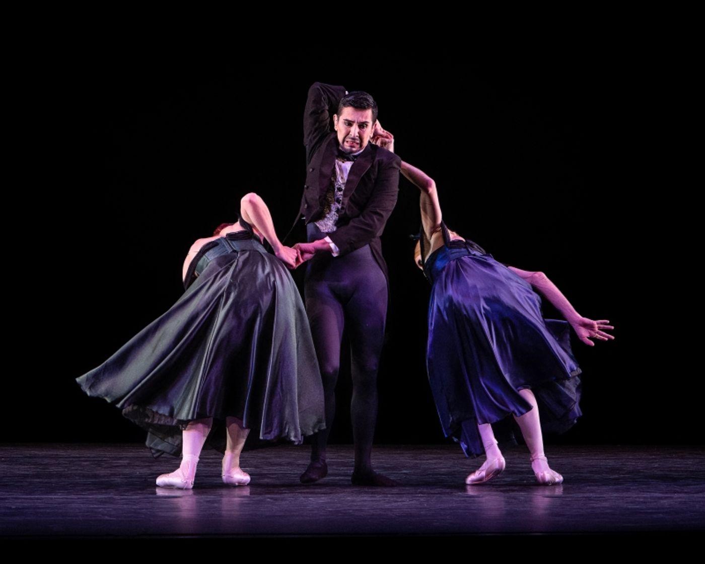 Review: LES BALLETS TROCKADERO DE MONTE CARLO at The Joyce Theater  Image