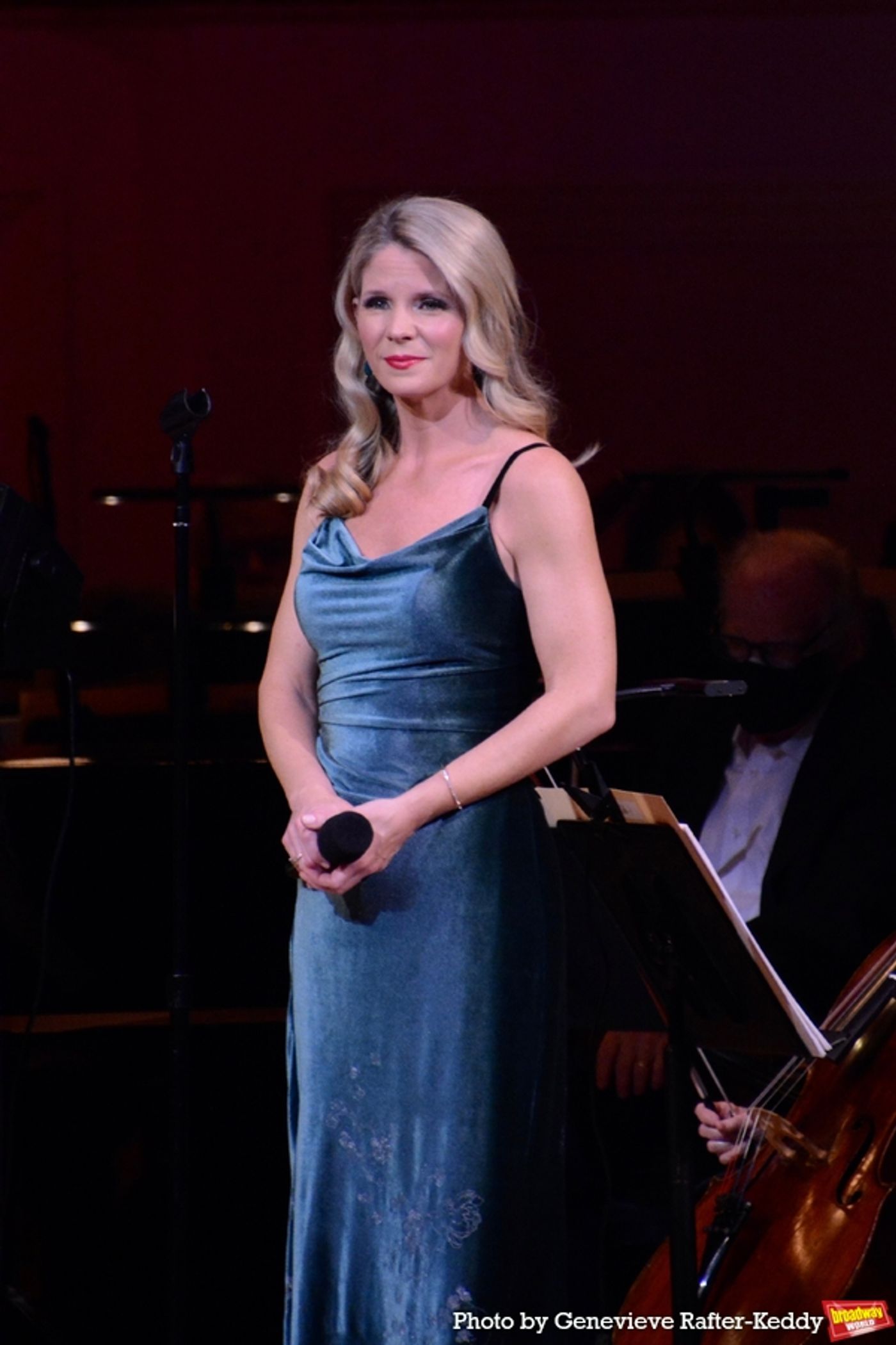 Photos: Kelli O'Hara Goes Home For The Holidays with the New York Pops  Image