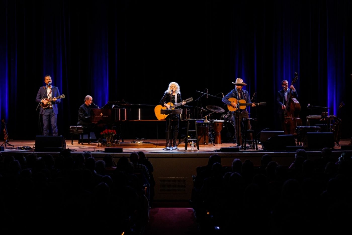 Review: Judy Collins Lifts Spirits With WINTER STORIES at Town Hall by Guest Reviewers Ellen Bonjorno and Georga Osborne  Image