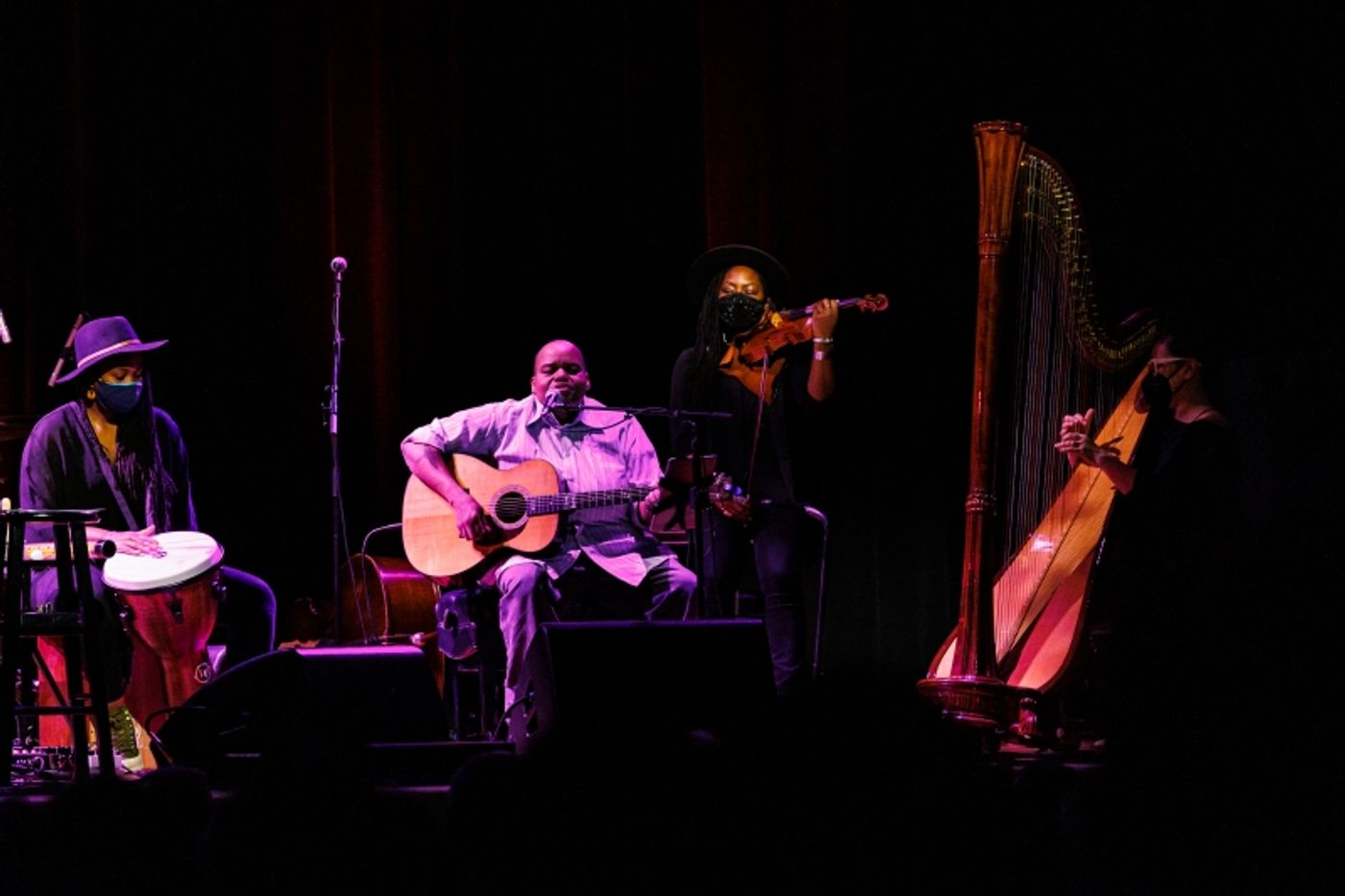 Review: Judy Collins Lifts Spirits With WINTER STORIES at Town Hall by Guest Reviewers Ellen Bonjorno and Georga Osborne  Image