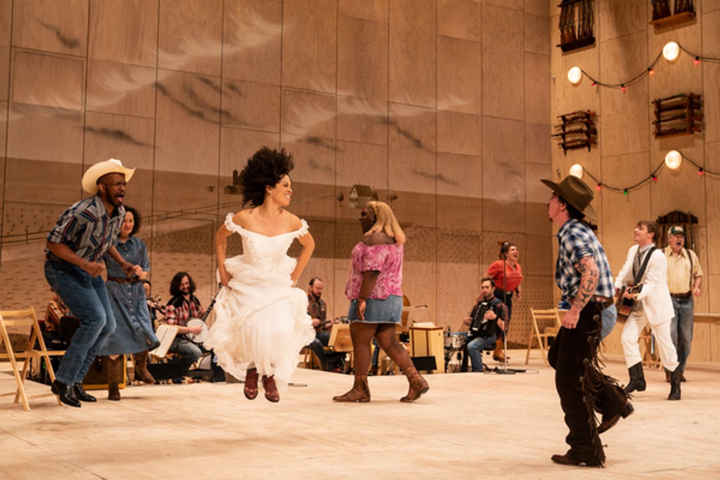 Photos: Check Out New Images of the National Tour of OKLAHOMA!  Image
