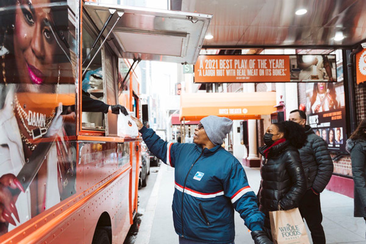 CLYDE'S on Broadway Food Truck Event at Photos: CLYDE'S Brings Its Signature Sandwiches Outdoors with A Food Truck Event!