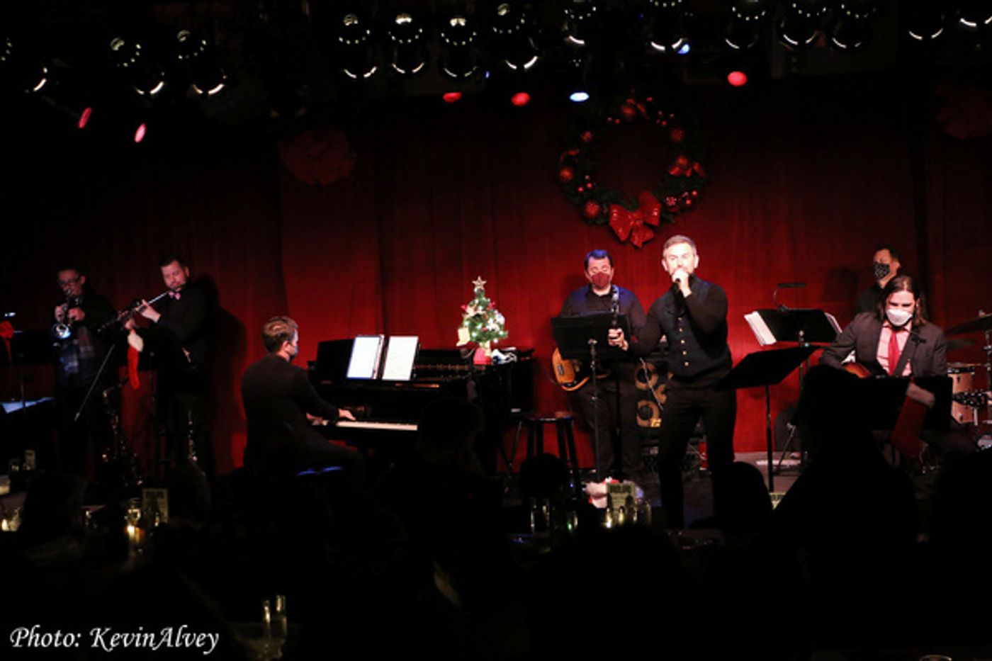 Photos: Daniel Reichard Brings A Merry LET'S CHRISTMAS To Birdland!  Image