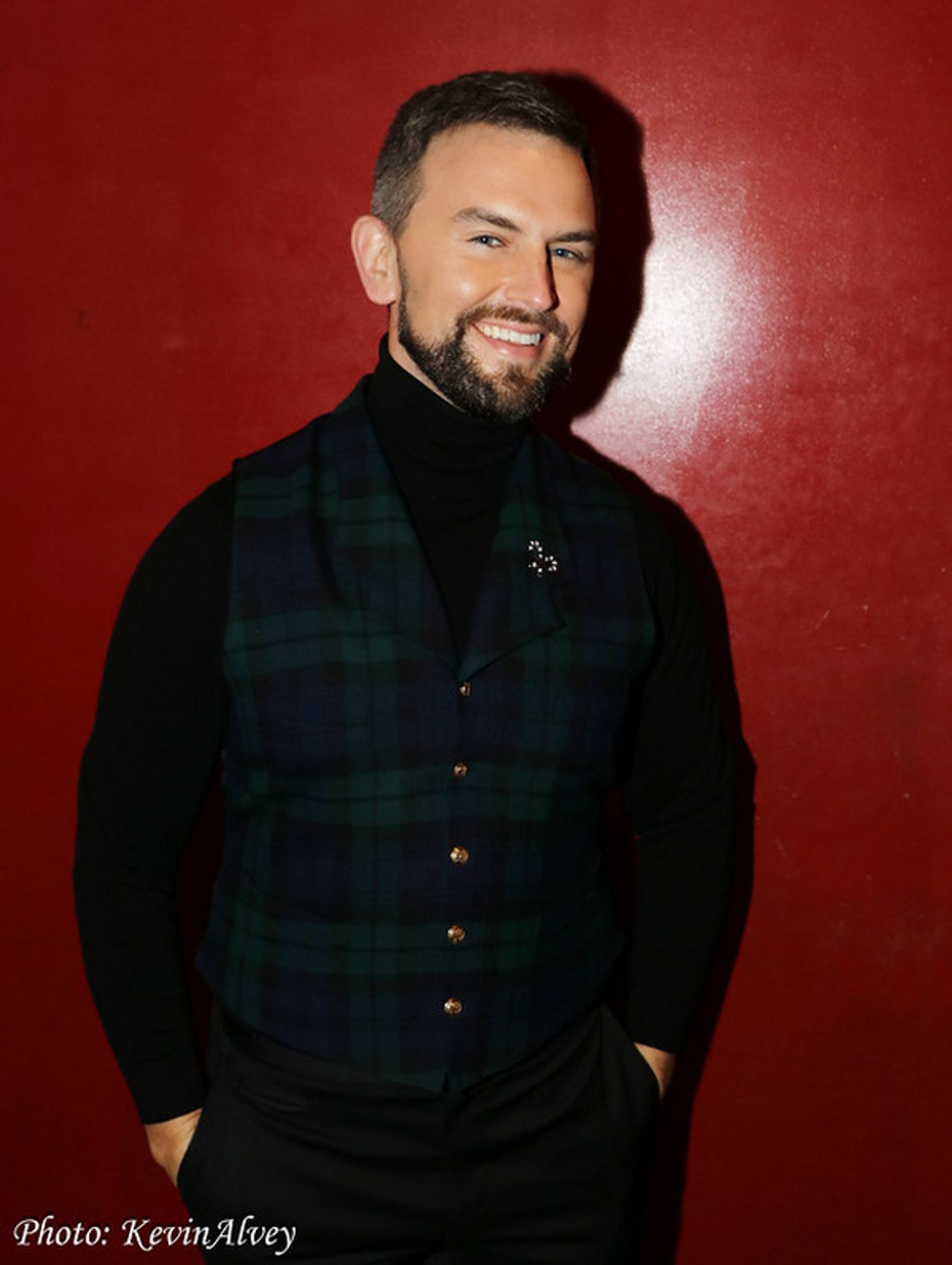 Photos: Daniel Reichard Brings A Merry LET'S CHRISTMAS To Birdland!  Image