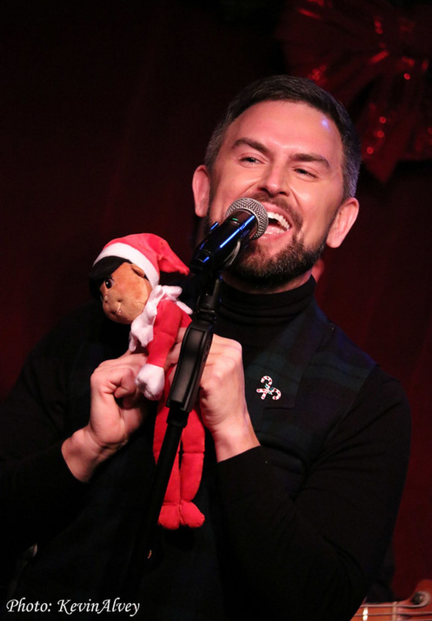 Photos: Daniel Reichard Brings A Merry LET'S CHRISTMAS To Birdland!  Image