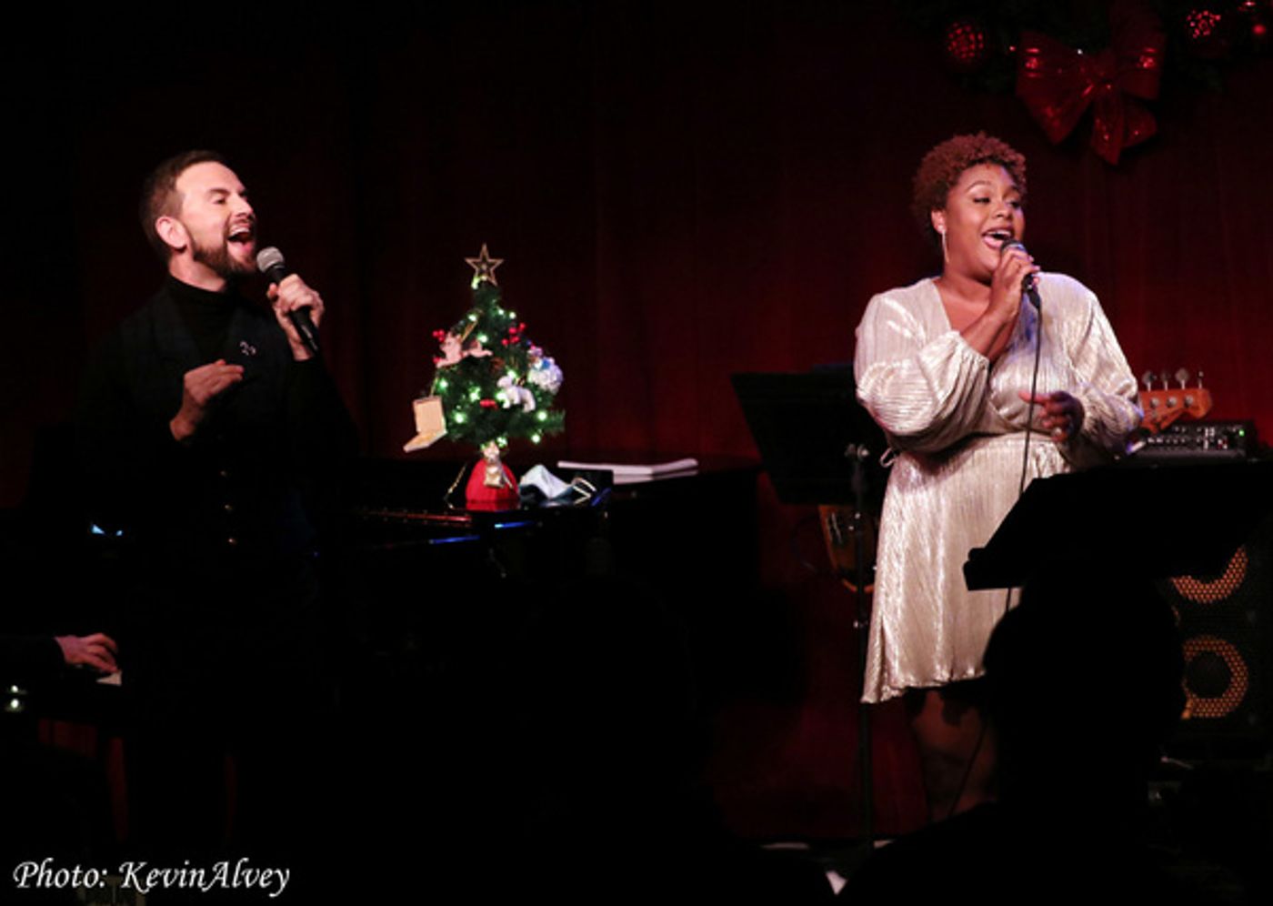 Photos: Daniel Reichard Brings A Merry LET'S CHRISTMAS To Birdland!  Image