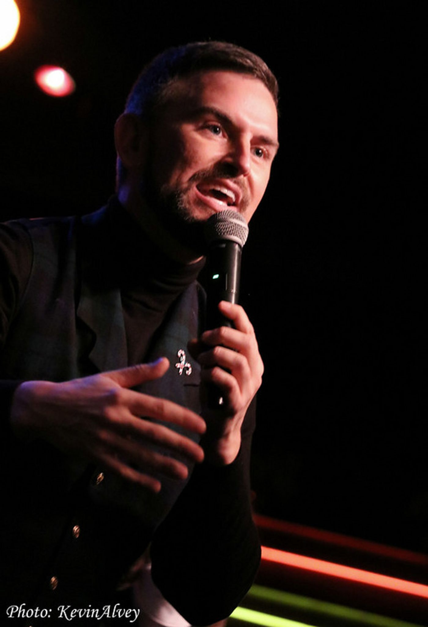 Photos: Daniel Reichard Brings A Merry LET'S CHRISTMAS To Birdland!  Image