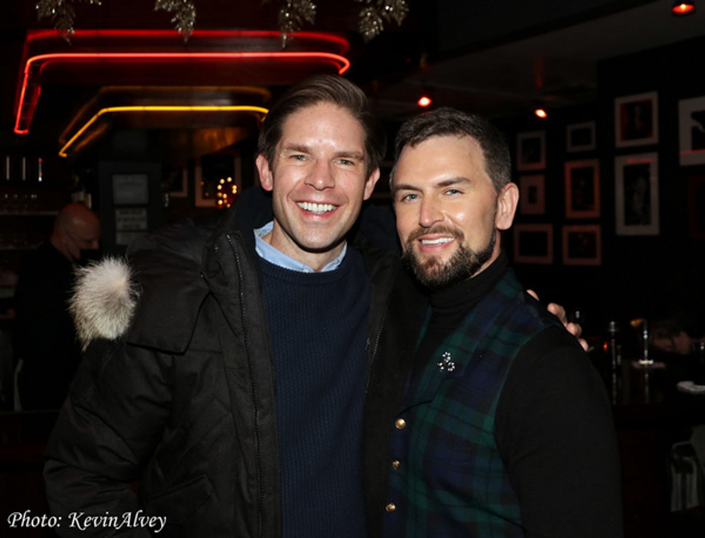 Photos: Daniel Reichard Brings A Merry LET'S CHRISTMAS To Birdland!  Image