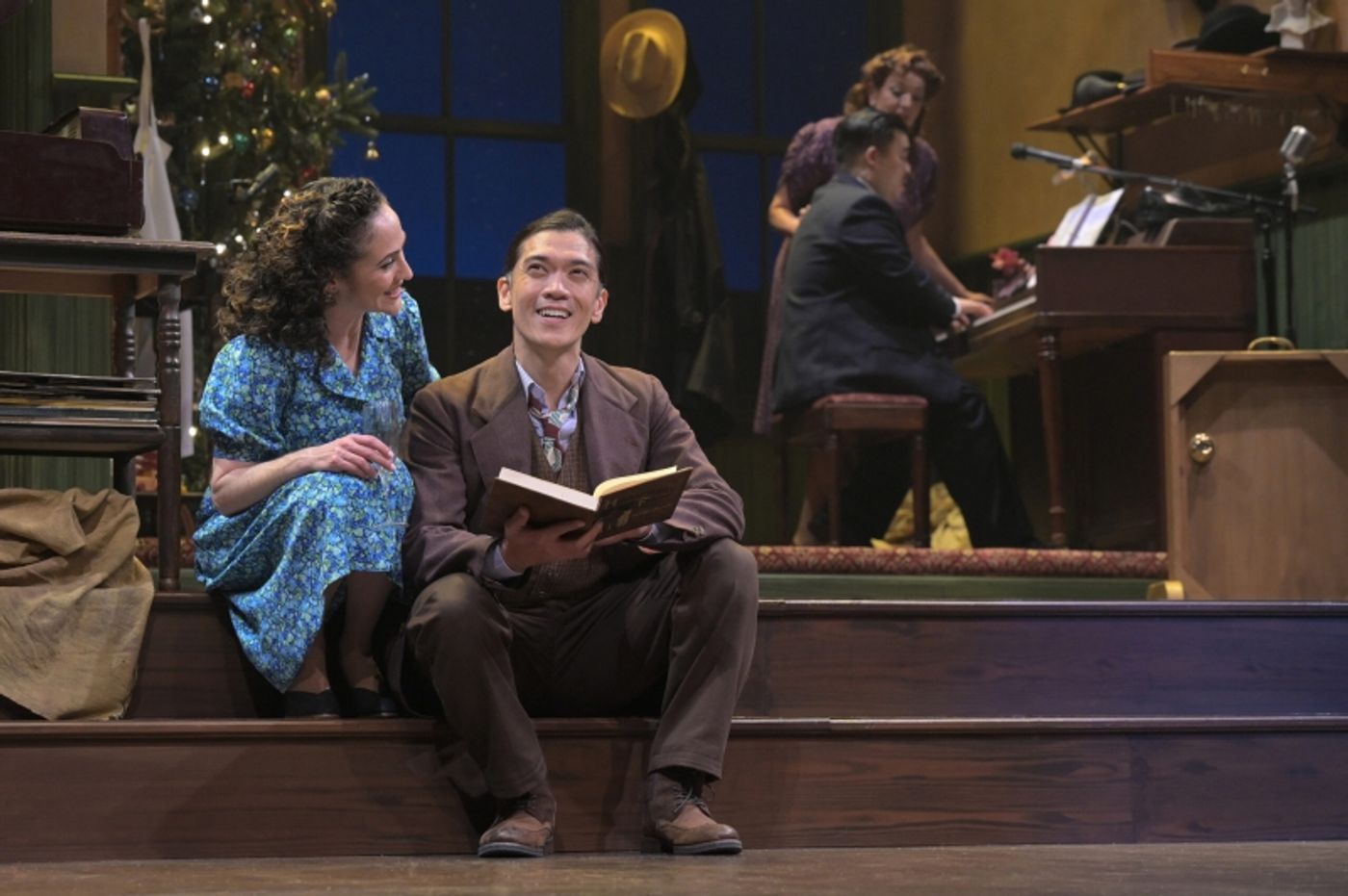 Review: IT'S A WONDERFUL LIFE: A LIVE RADIO PLAY at TheatreWorks Silicon Valley Offers a Gorgeous New Take on the Holiday Classic  Image