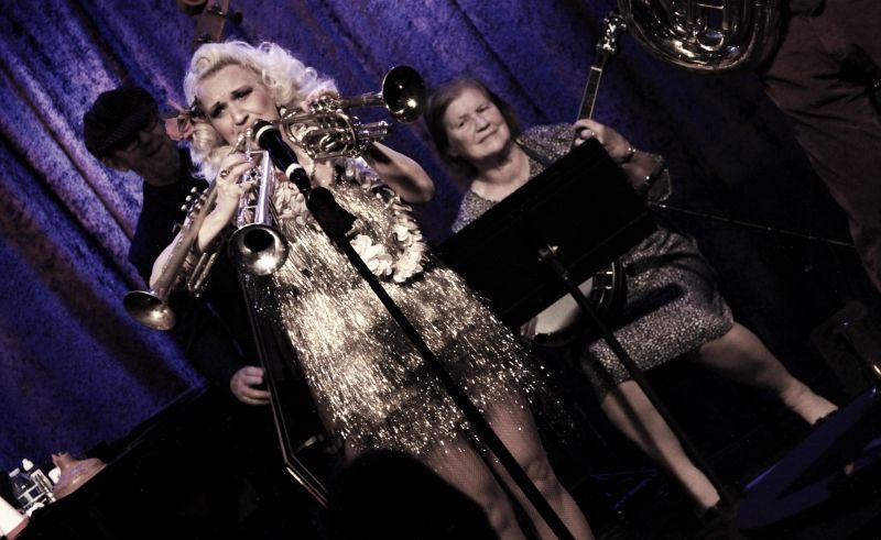 Review: GUNHILD CARLING and The Carling Family Bring True Vaudeville To Life at Birdland Theater Image