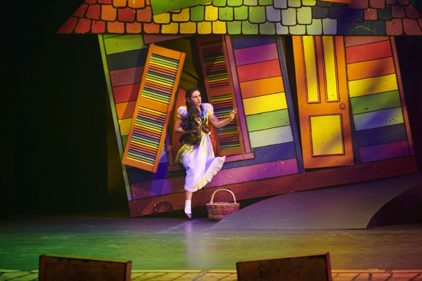 Review: THE WIZARD OF OZ at Crown Theatre  Image