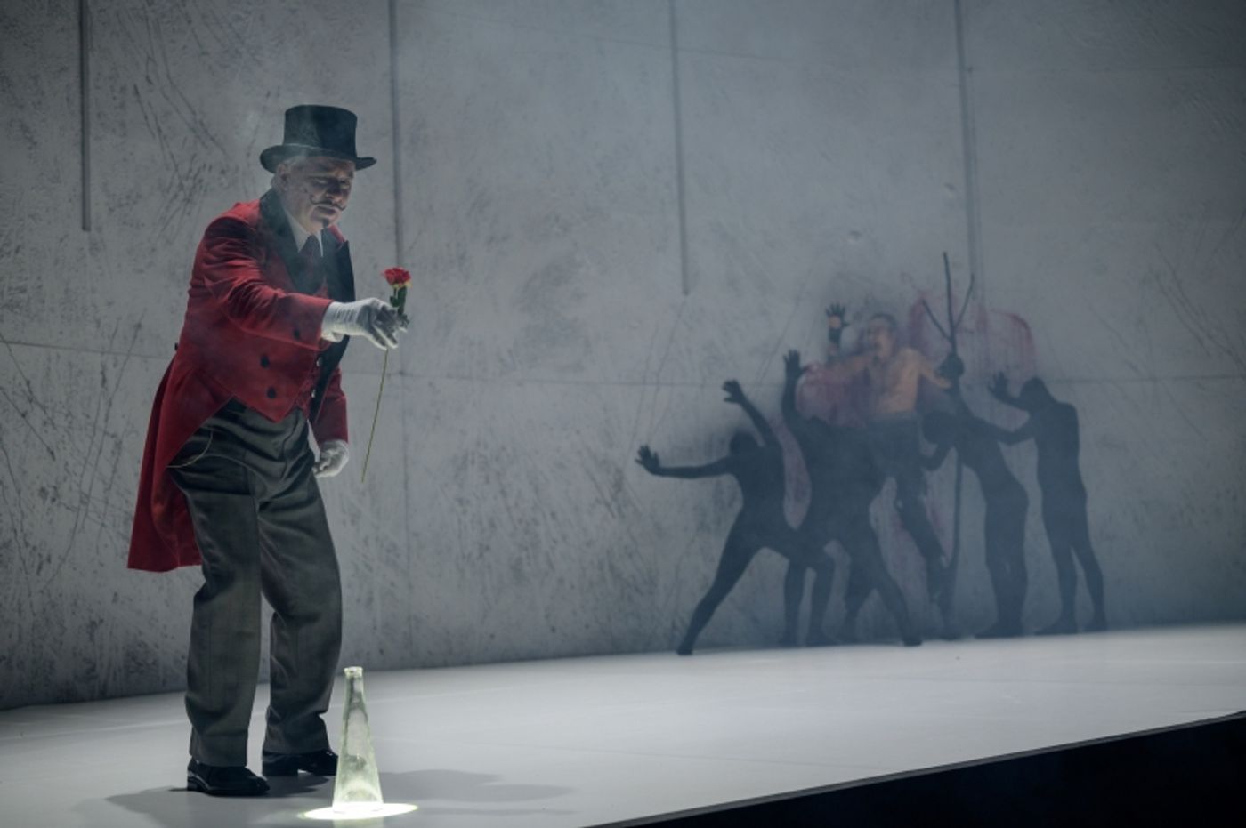 KRÁSKA A ZVÍŘE v Národním divadle  Image