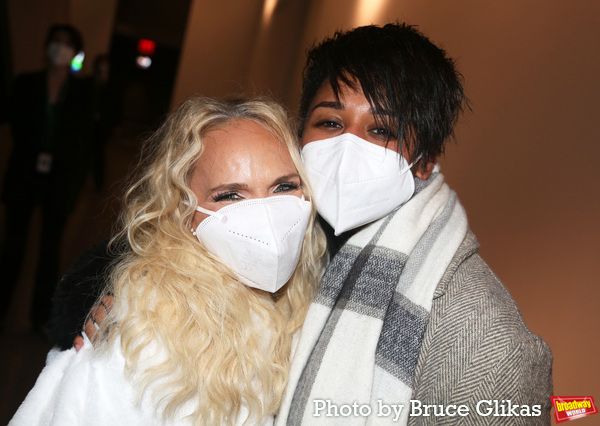 Photos: Stars Come Out for Opening Night of THE SEARCH FOR SIGNS OF INTELLIGENT LIFE IN THE UNIVERSE — photo 10 of 55
