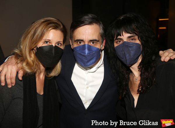 Photos: Stars Come Out for Opening Night of THE SEARCH FOR SIGNS OF INTELLIGENT LIFE IN THE UNIVERSE — photo 53 of 55